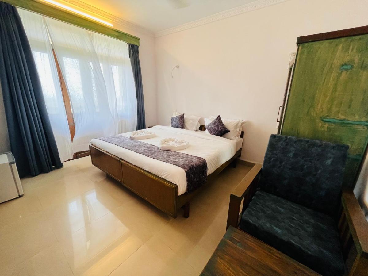 Nagas Hotel Satyavati Morjim Zewnętrze zdjęcie