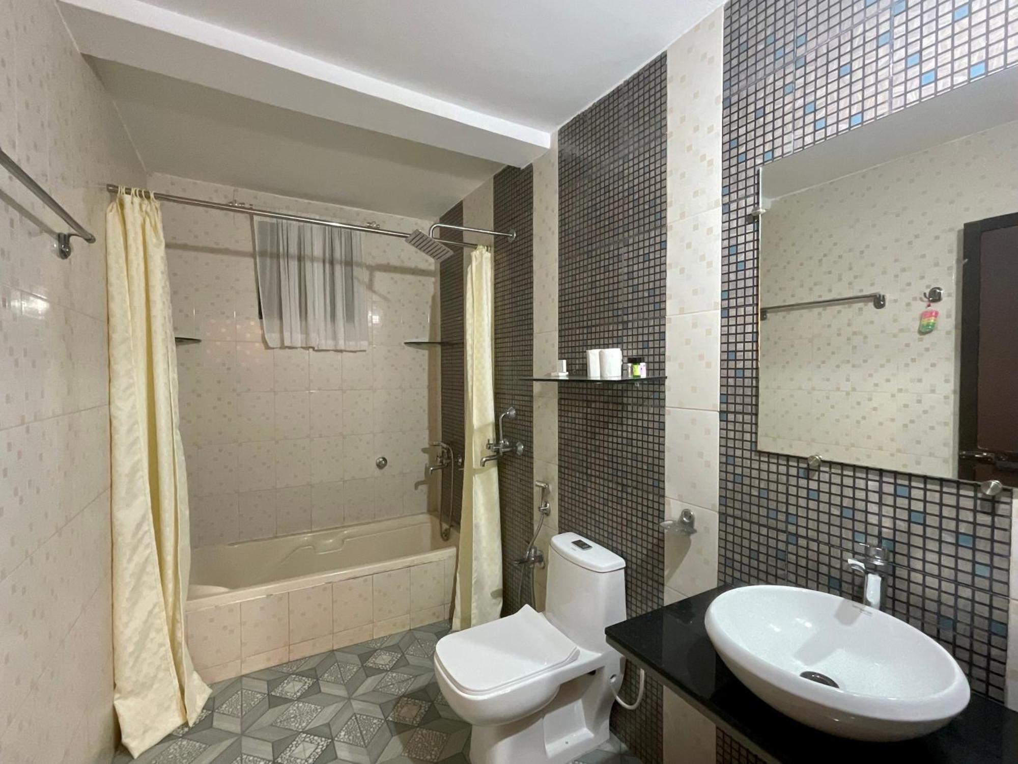 Nagas Hotel Satyavati Morjim Zewnętrze zdjęcie