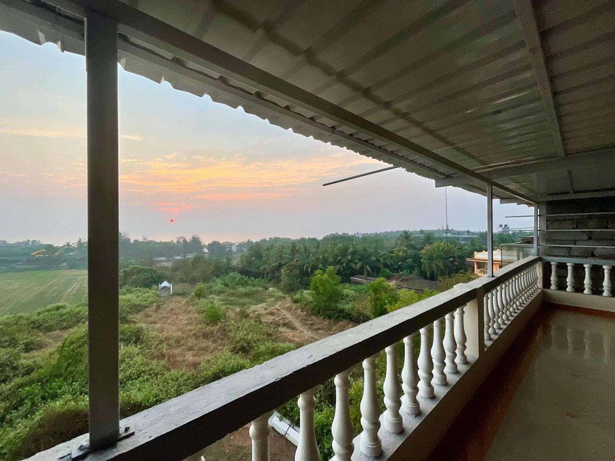 Nagas Hotel Satyavati Morjim Zewnętrze zdjęcie