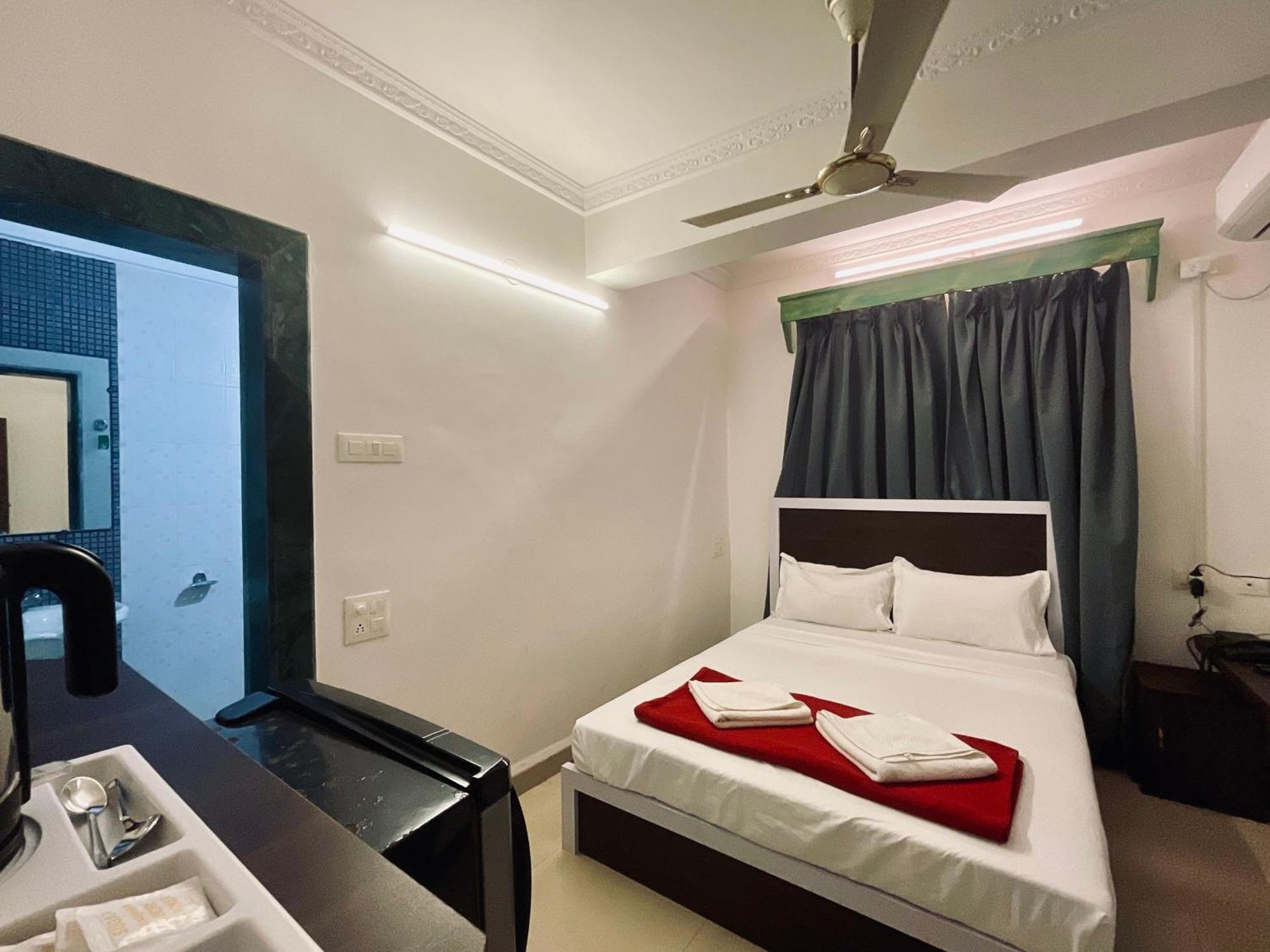 Nagas Hotel Satyavati Morjim Zewnętrze zdjęcie