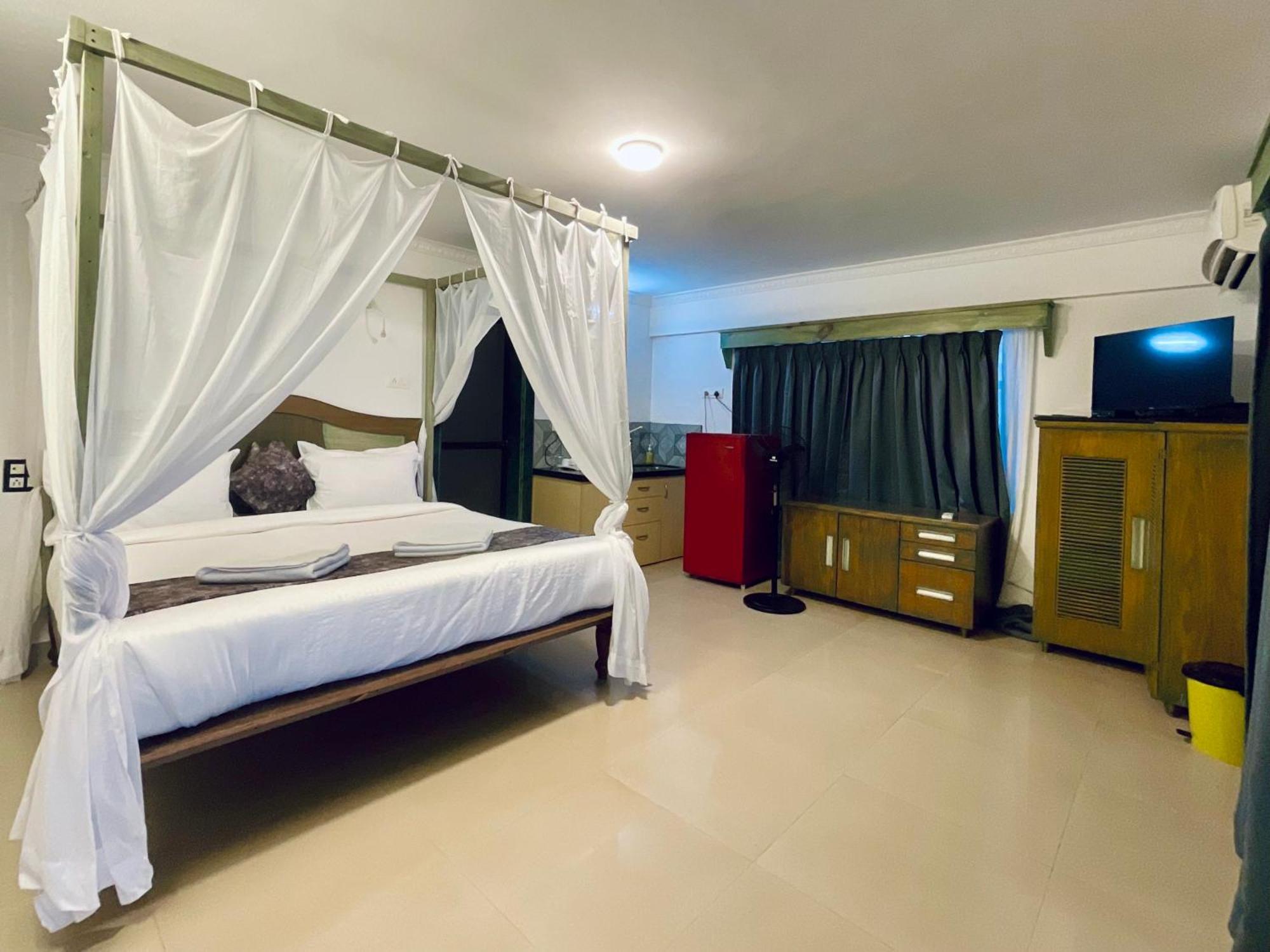 Nagas Hotel Satyavati Morjim Zewnętrze zdjęcie